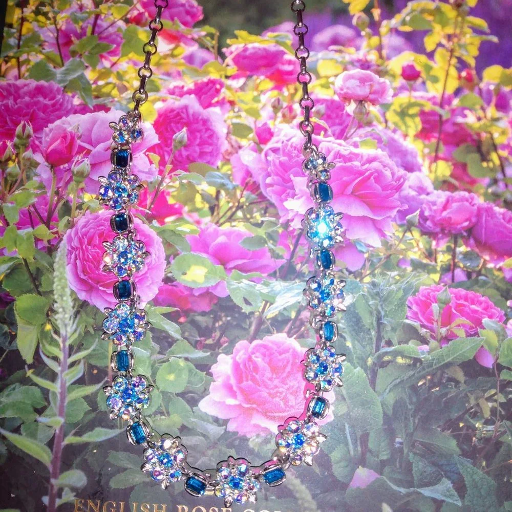 Vintage Beautiful Lisner Blue Aurora Borealis Crystal Lisner Necklace Signed.
